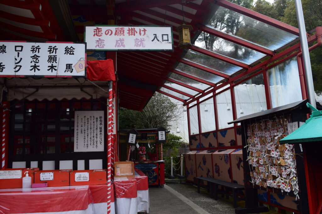 熊本稲荷神社-恋の願掛け入口
