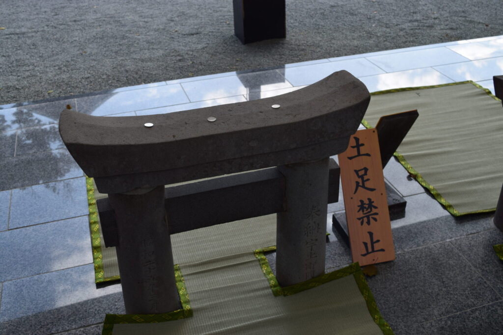 粟嶋神社-小さな鳥居