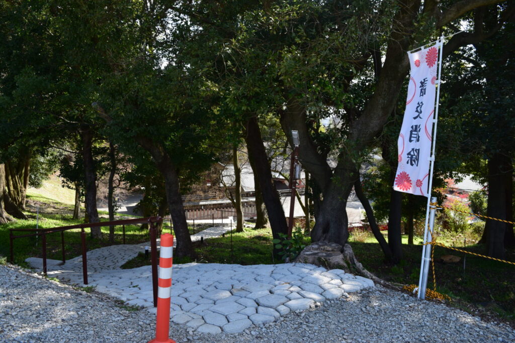 西岡神社-神社へ