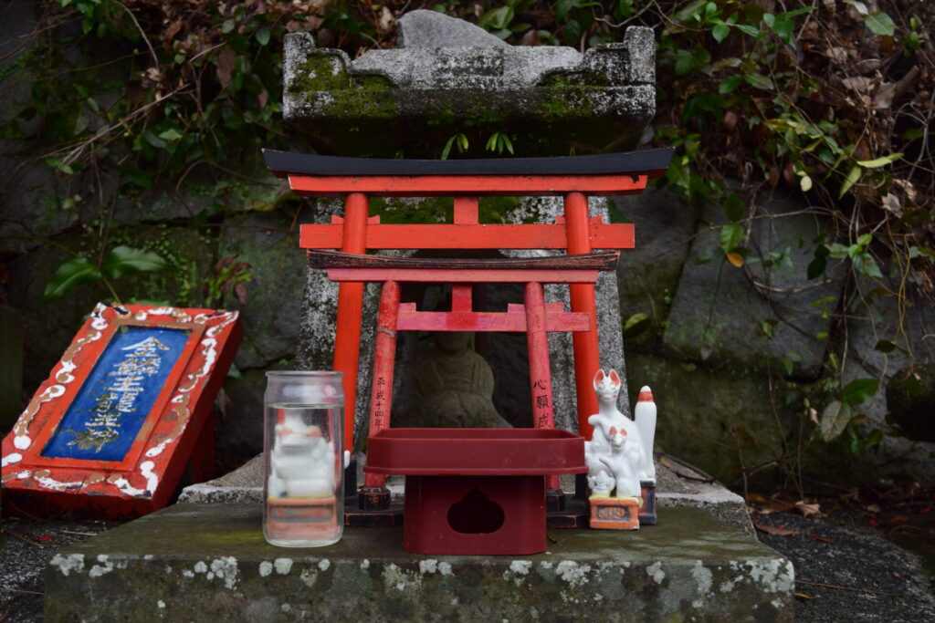 白髭稲荷神社-龍王神