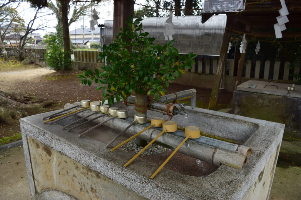 七所宮（宮地神社）-手水舎