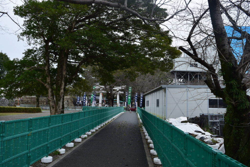 熊本城公園(二の丸広場)から加藤神社へ