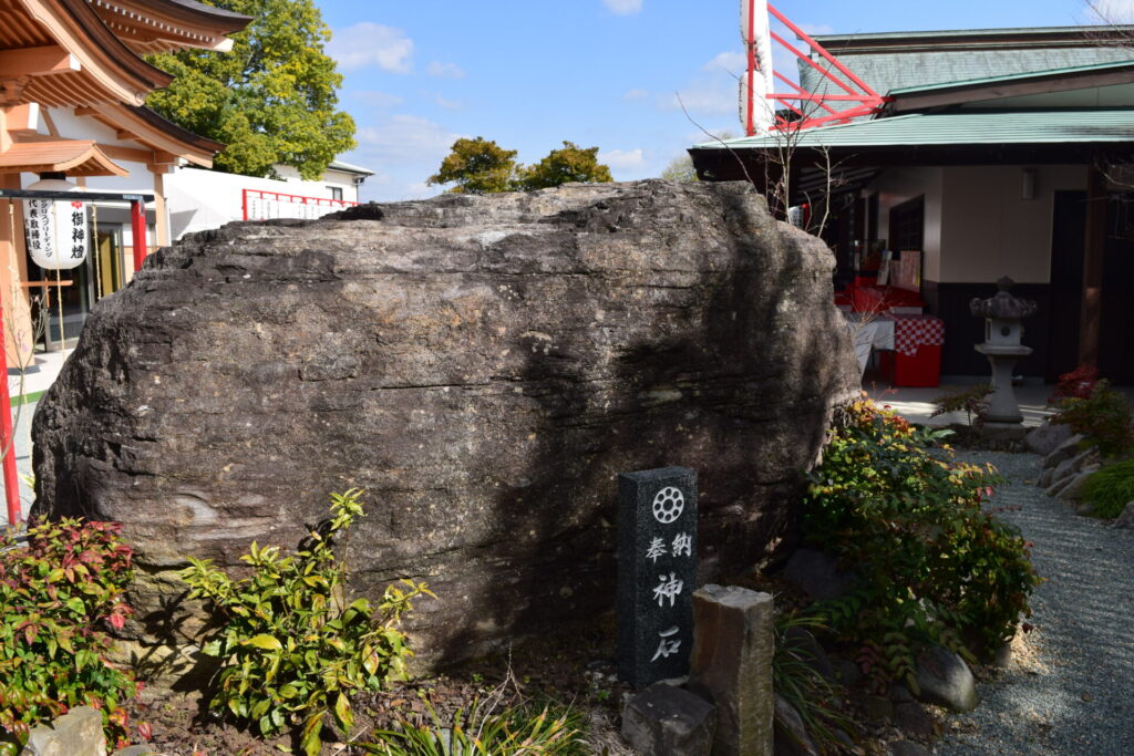 粟嶋神社-神石