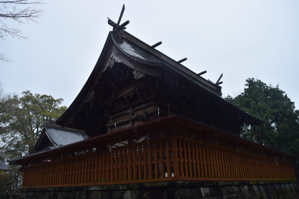 七所宮（宮地神社）-石本堂背後