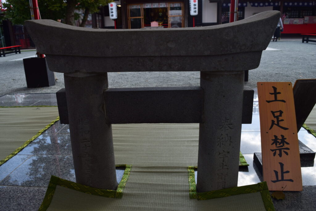 粟嶋神社-小さな鳥居