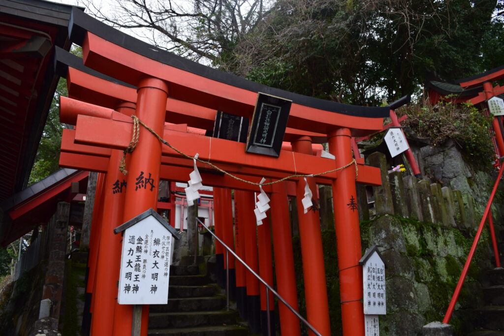 白髭稲荷神社-鳥居