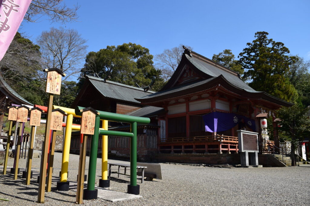 西岡神社-鳥居と本堂