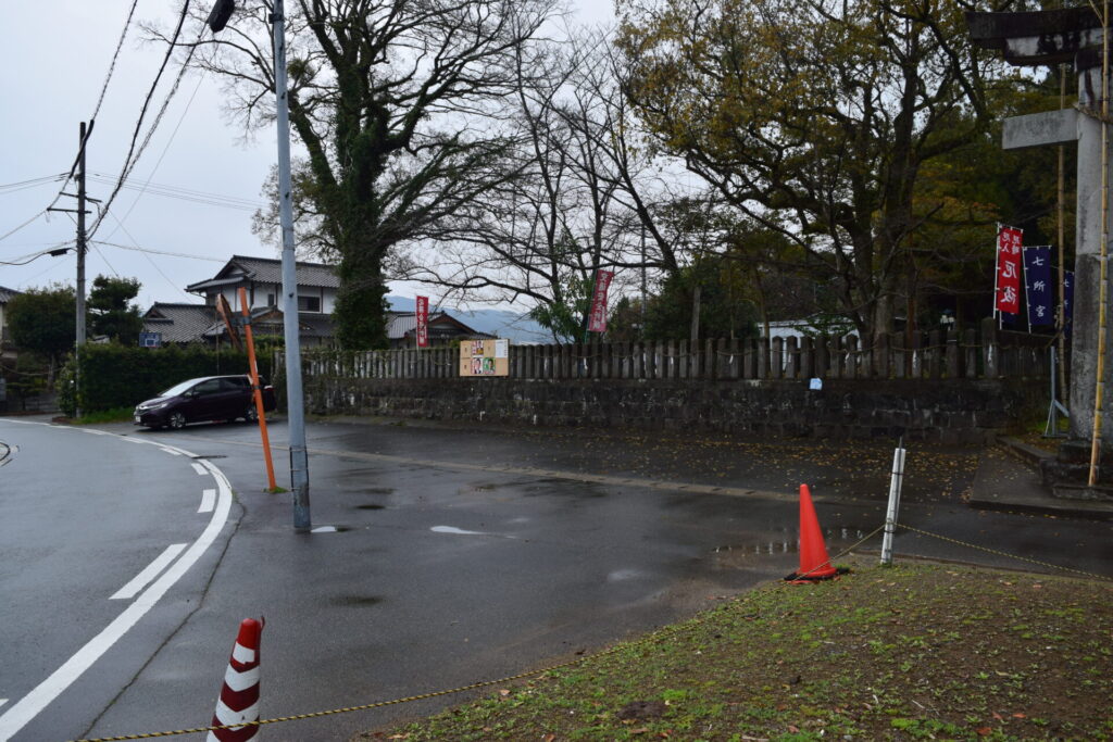 七所宮（宮地神社）-駐車場