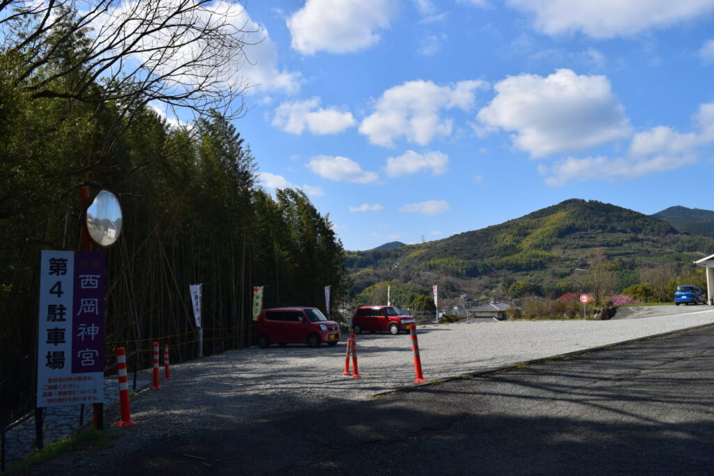 西岡神社-駐車場