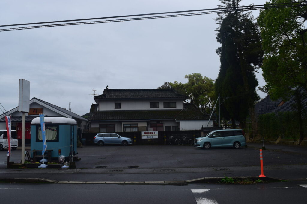 青井阿蘇神社_物産館横駐車場