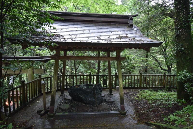 幣立神宮_打手水2
