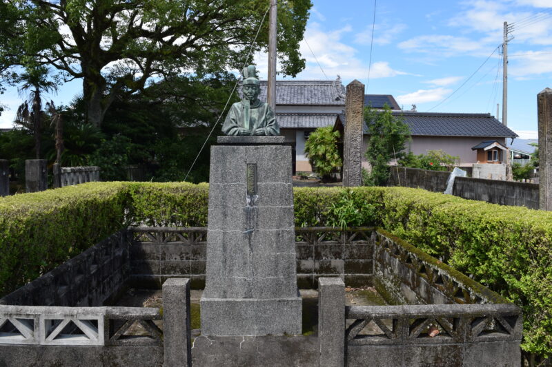 貝洲加藤神社_宮司広松盛時先生像