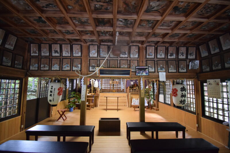 男成神社_本堂内1