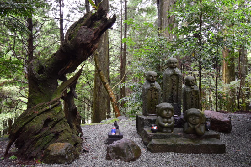 幣立神宮_トイレ横の地蔵1