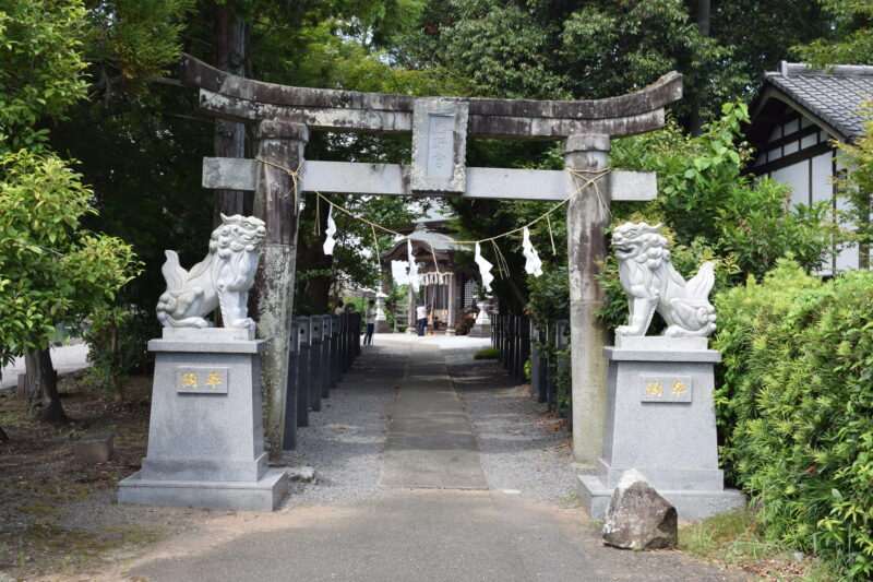 夫婦神の浮島神社】約13万トンを湧水する平成の名水百選スポット