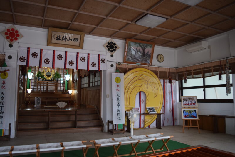 四山神社_本堂内3