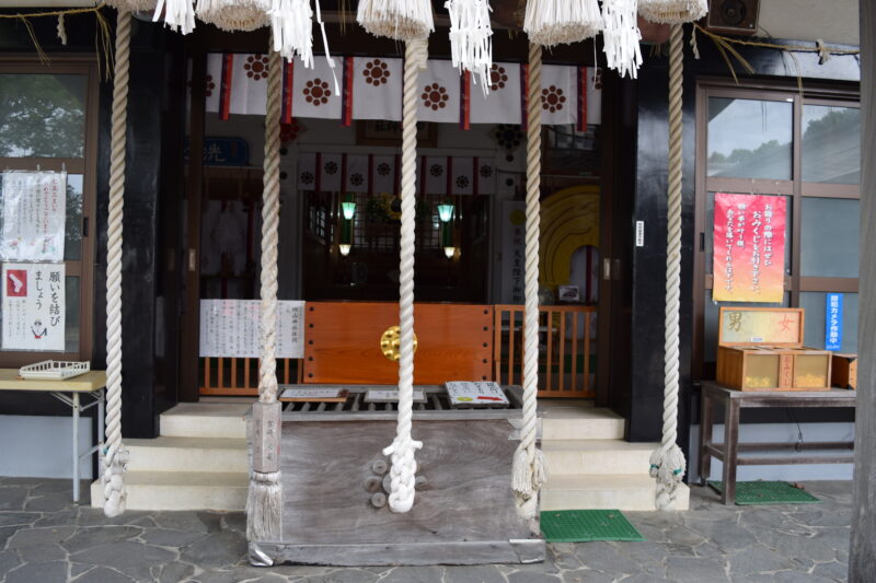 四山神社_本堂内1