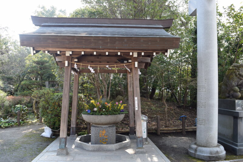 本渡諏訪神社_裏打手水1
