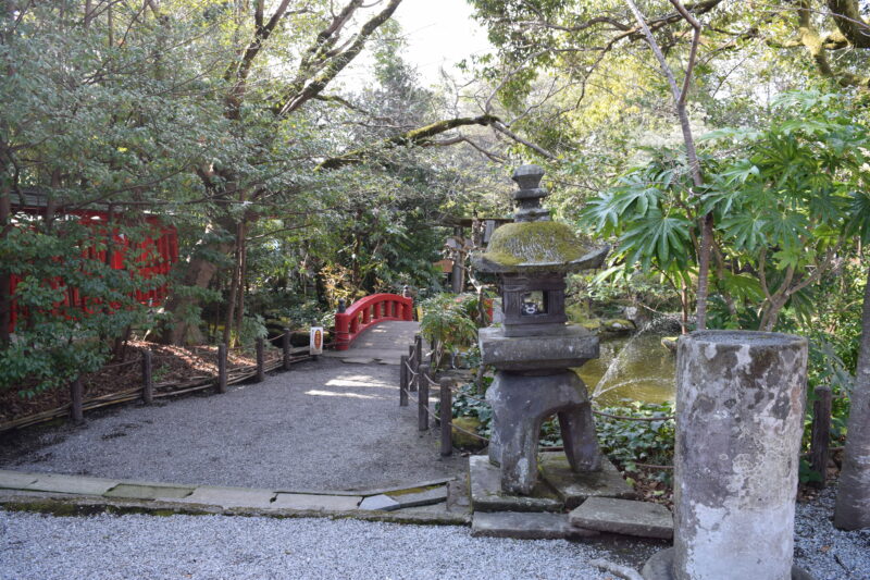 本渡諏訪神社_石灯籠くまモン2