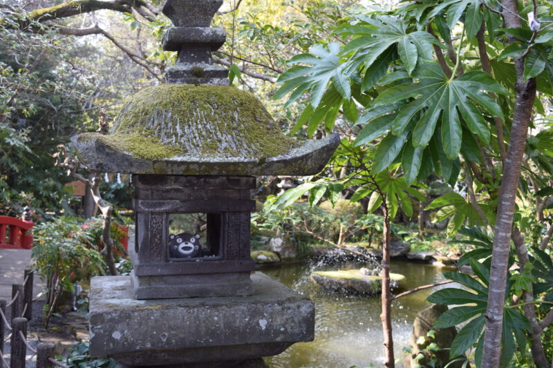 本渡諏訪神社_石灯籠くまモン