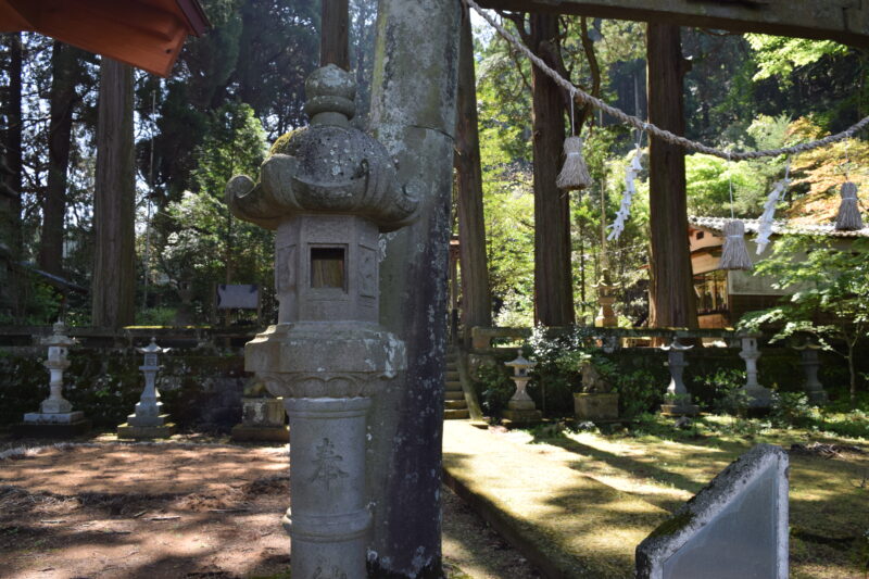 高森阿蘇神社_石灯籠