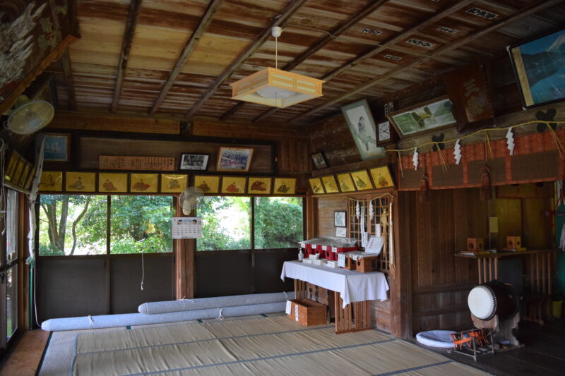 郡浦神社_御朱印本堂内3