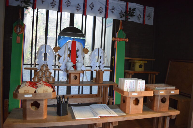 祈願合格神社_正面本堂内1