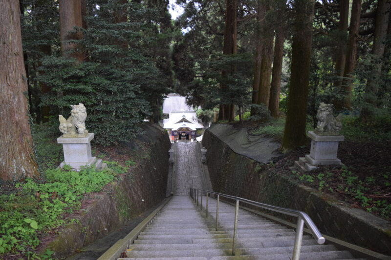 草部吉見神社_下りの参道1