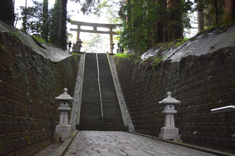 草部吉見神社_上りの参道3