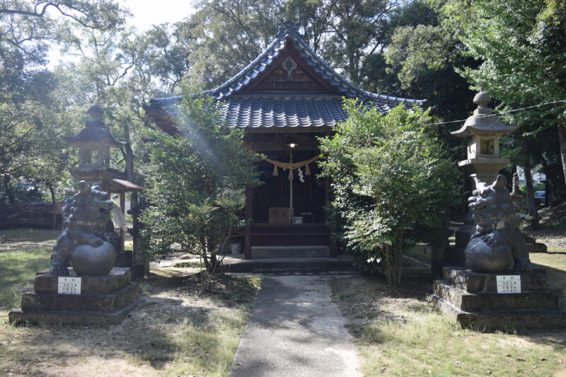 八王神社_本堂前狛犬