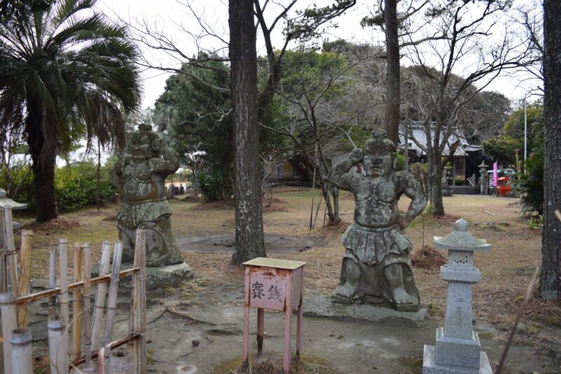 戸馳神社_仁王像1
