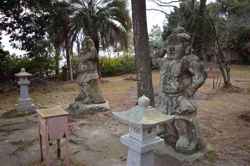 戸馳神社_仁王像2