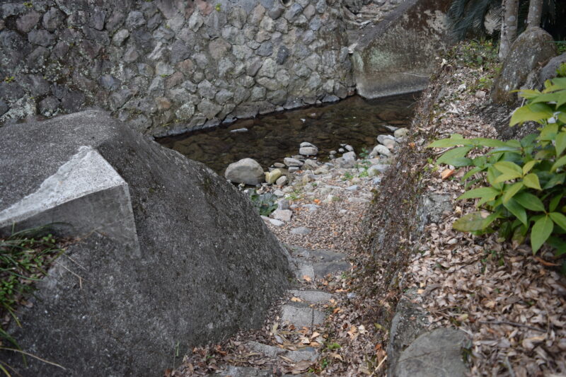 大見神社_川辺へ2