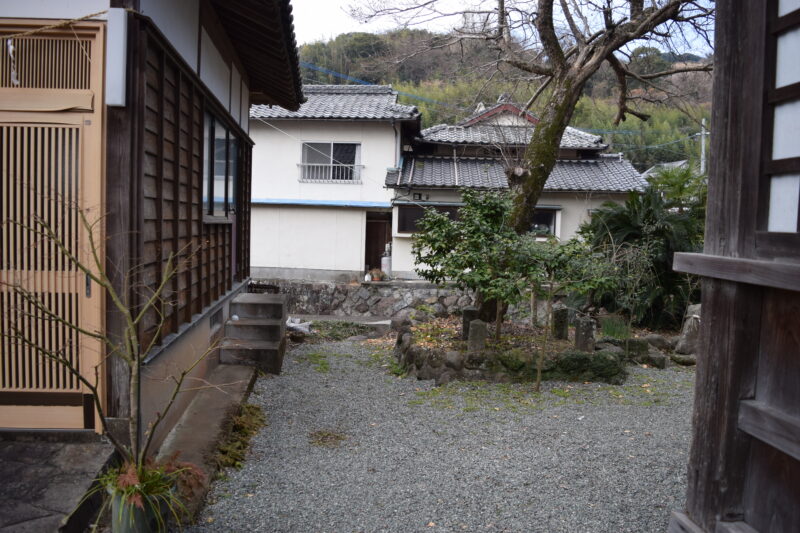 大見神社_川辺へ1