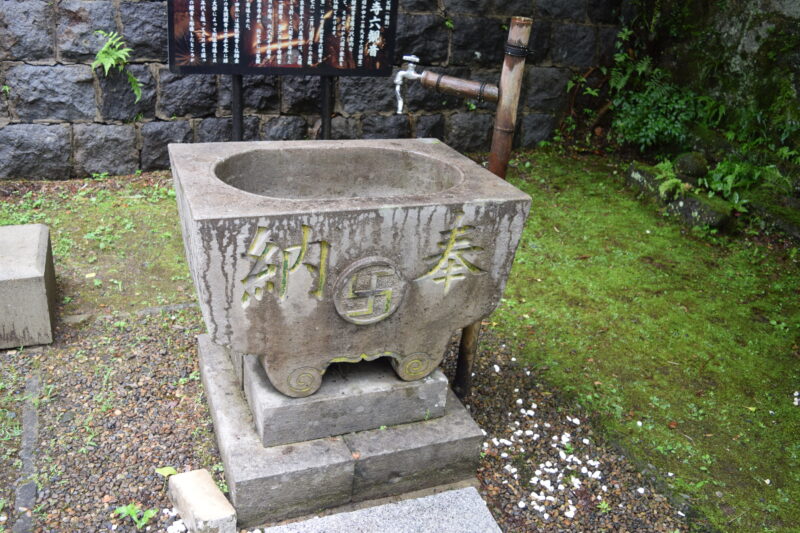 新宮禪寺_打手水本堂前