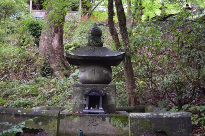 日輪寺_五輪塔1