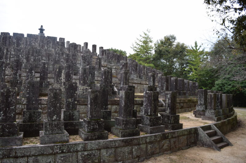 蓮華院誕生寺奥之院_千人塚2
