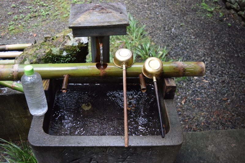 谷水薬師堂_打手水3