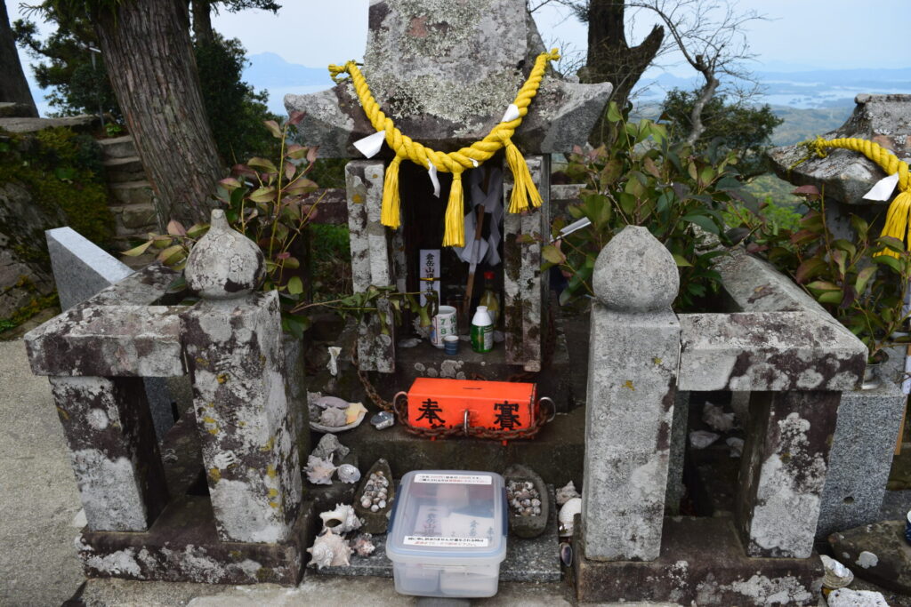 倉岳神社-祠